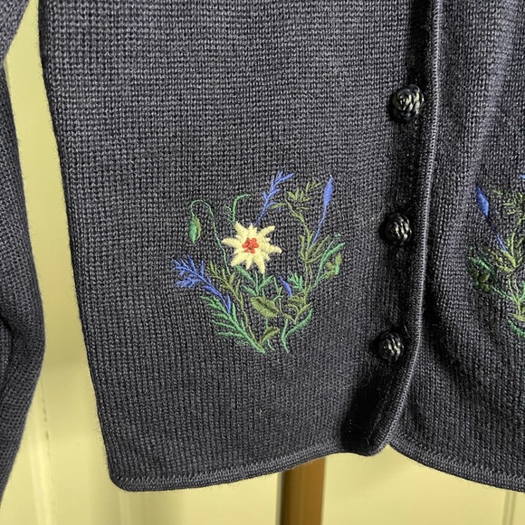 VINTAGE Vitabella 100% Wool Sweater with Floral Embroidery - Picture 4 of 12